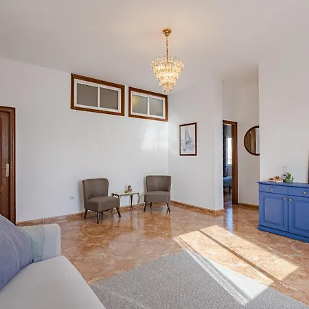 2 Bedroom Unique Ocean View In Tajao アパート